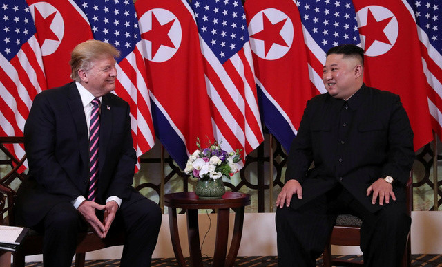 US, DPRK leaders begin summit in Hanoi